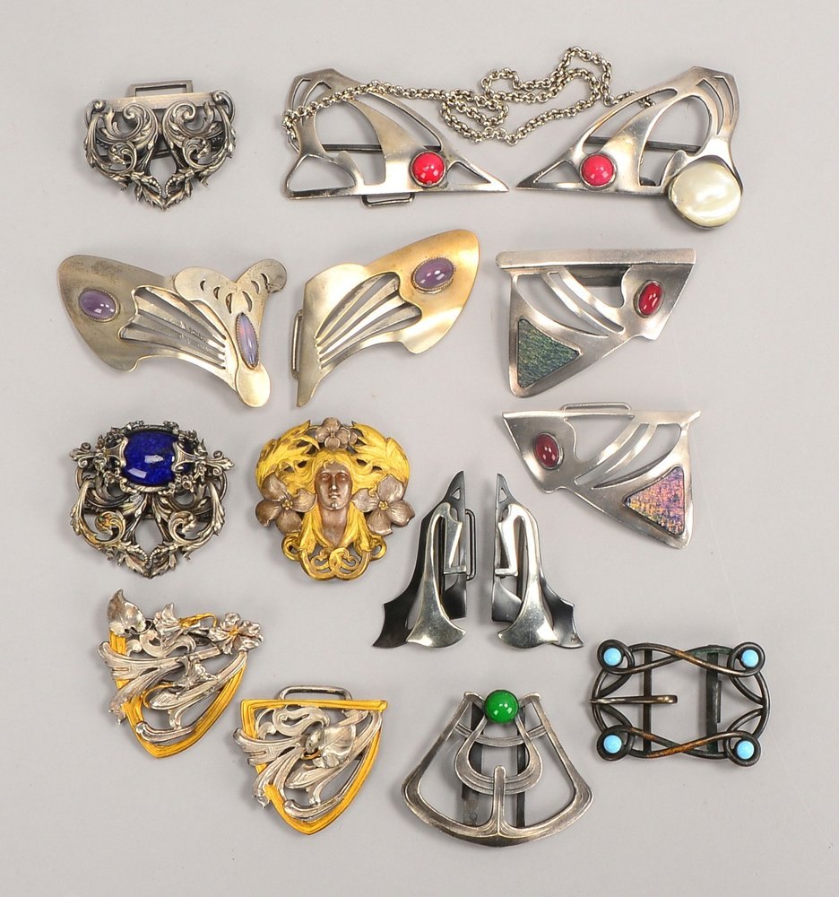 9 Gürtelschnallen-Slg. (Jugendstil), Metall, versch. Ausf./teils mit Schmuckstein