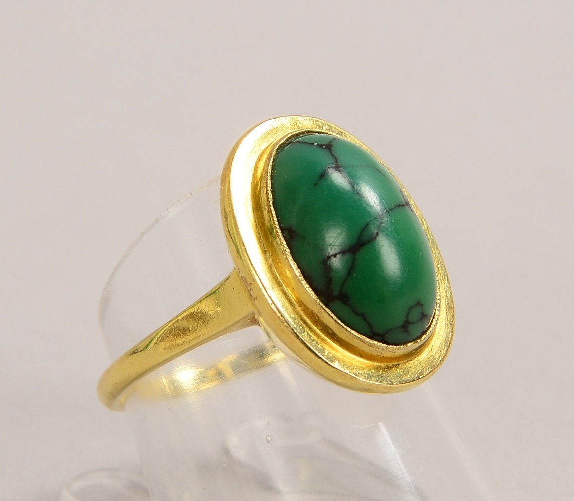 Ring, 585 GG (gest.), mit Malachitbesatz im Cabochonschliff; RG 54, Gew. 4,10 g