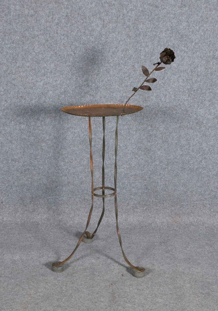Reinhard Ehlers, Gartentisch, Kupfer handgeschmiedet, mit aufl. Zierrose, sign.