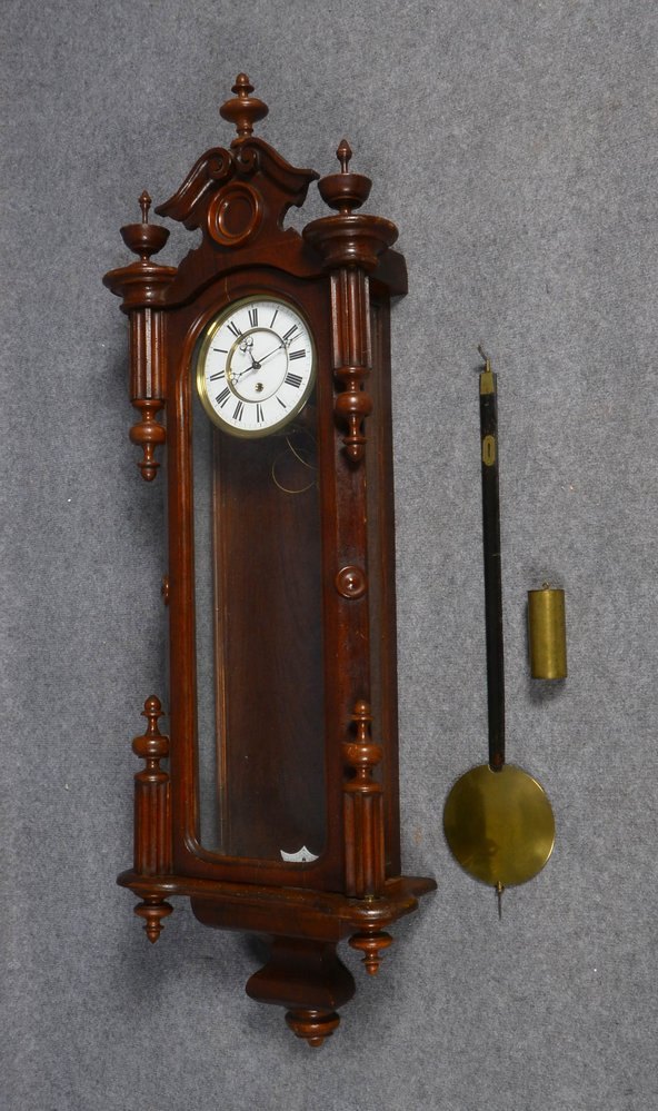 Wanduhr (um 1860), sog. Wiener Gewichtsregulator, Holzgeh. 3-seitig verglast; Höhe 124 cm