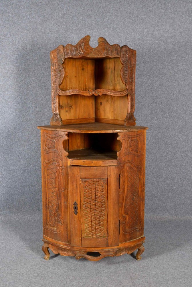 Antiker Eckschrank, Holz verzapft, 1-tür./mit Boden, gerundete Front mit Schnitzwerk