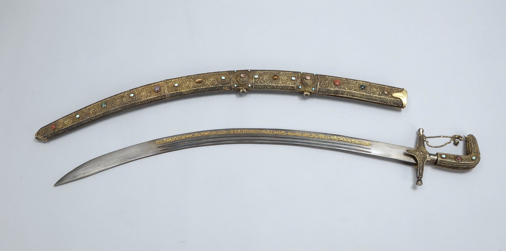 Zeremonienschwert, schmiedeeiserne Klinge mit arab. Versen, Holz/filigr. Silberarbeit