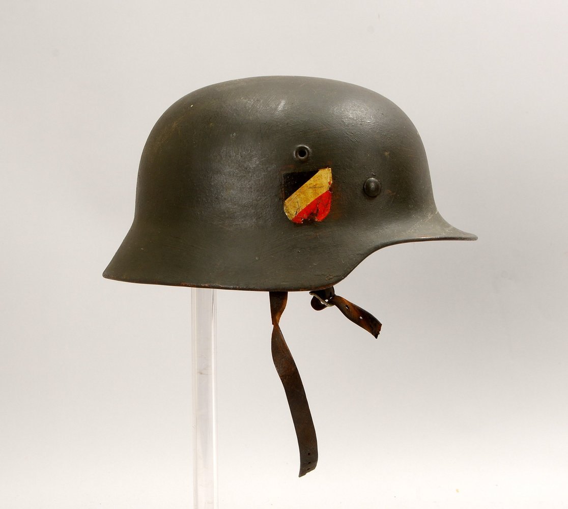 'Wehrmacht'-/Heer-Stahlhelm, wohl Mod. 'M35', mit Wappenschild/'Hoheitsabz.'