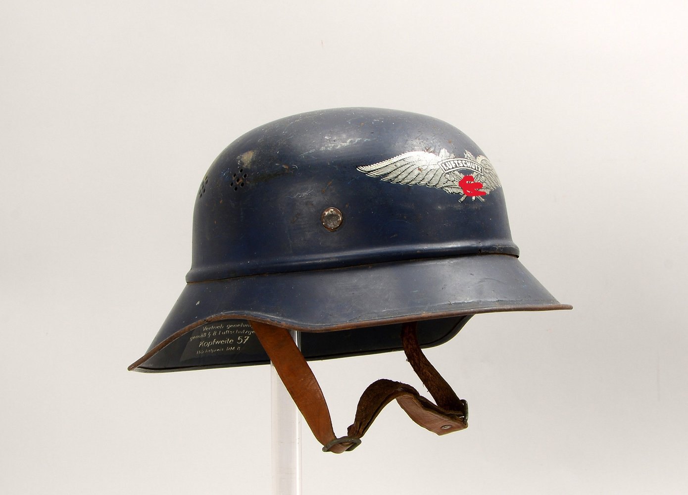 Militaria-Sammlerstück ('III. Reich'): Luftschutz-Stahlhelm, Kopfweite 57 cm
