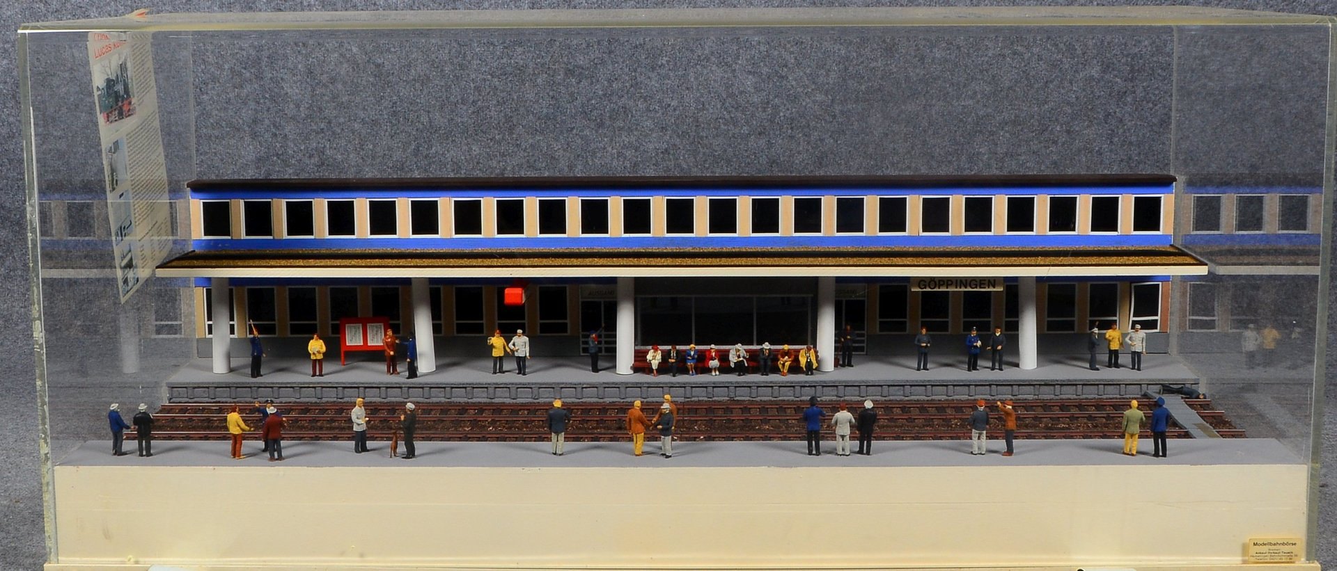 Märklin 'Spur 1', großes Diorama, 'Göppinger Bhf.', unter Acryl-Abdeckung - neuwertig