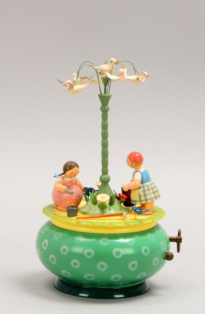 Erzgebirge-Spieldose/Spieluhr, mit Musikspielwerk - funktionstüchtig; Höhe 21 cm, Ø 12 cm