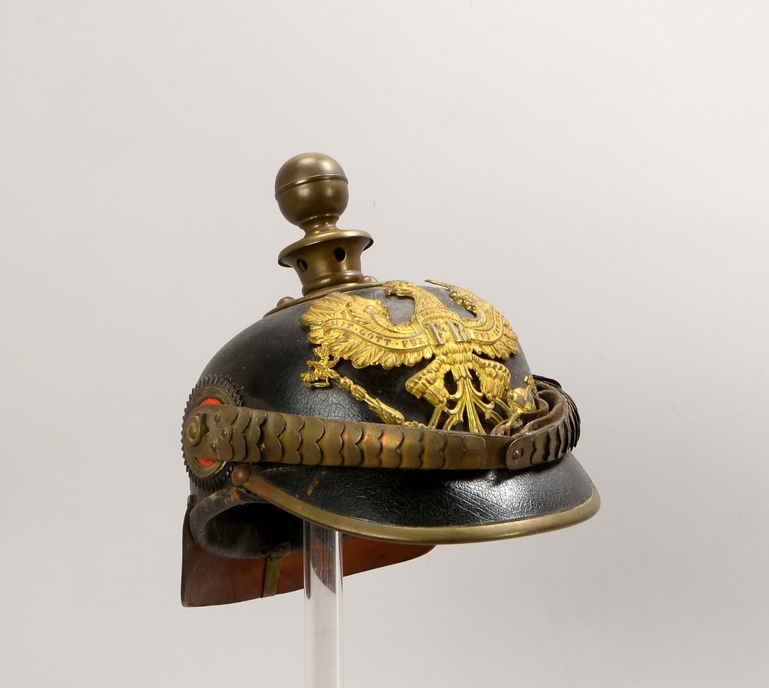 Pickelhaube (Preußen), wohl für Feldart.-Rgt.-Offizier, kompl. mit Tombak-Beschl., Gr. '56'