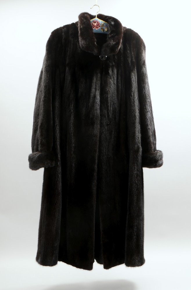 Damen-Pelzmantel, 'Blackglama'-Darknerz, gepfl. Tragezust.; Größe ca. 38 - 40