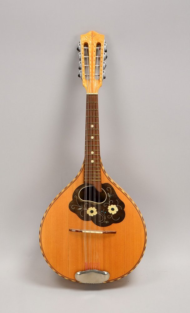 Alte Mandoline, 'Eklima', 8-saitig, mit intarisiertem Boden; Länge 62 cm