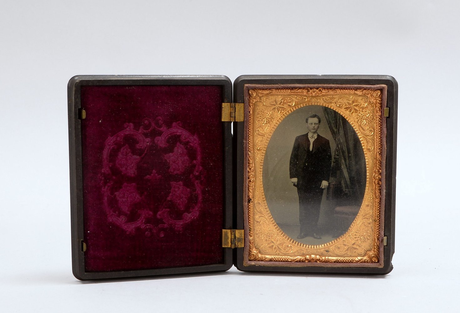 Daguerrotypie (19. Jh.), 'Herrenportrait', hinter Glas, feine Stuckrahmung/aufklappbar