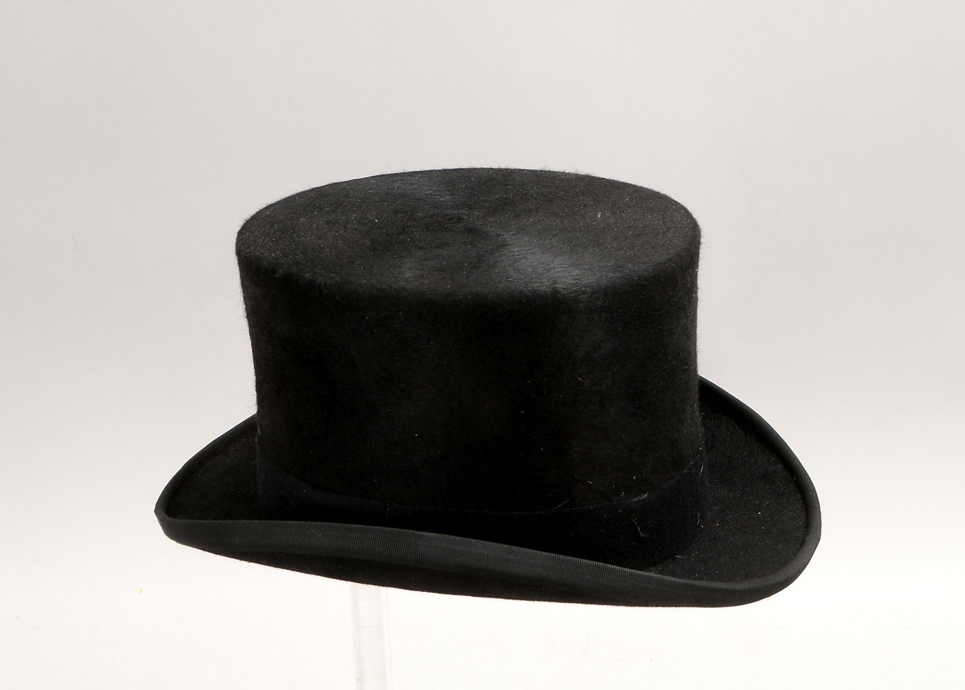Zylinder (Handarb./London), Kopfumfang 58 cm; in Hutschachtel, 4x Freimaurer-Insign.
