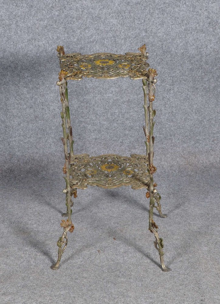Étagère (Jugendstil), Gusseisen, durchbr./teils farbig gef., unters. gemarkt; Höhe 71 cm