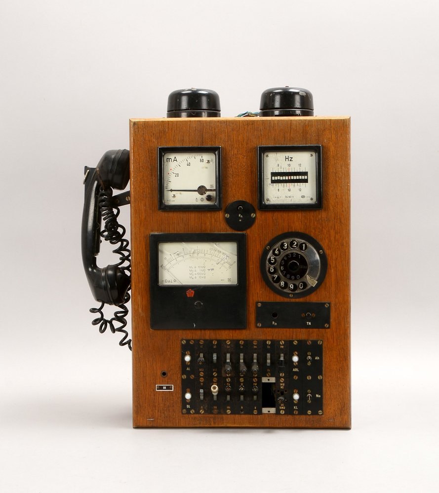 Telefonleitungs-Prüfgerät (Wagner & Co.), Typ '2482.002-1005 Sp', Eichenholz-Korpus