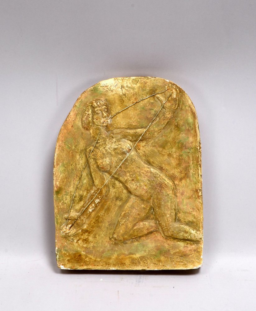 Edzard, Kurt, Stuckrelief, 'Amazon', monogrammiert 'K.E.'; Maße 27 x 21 cm