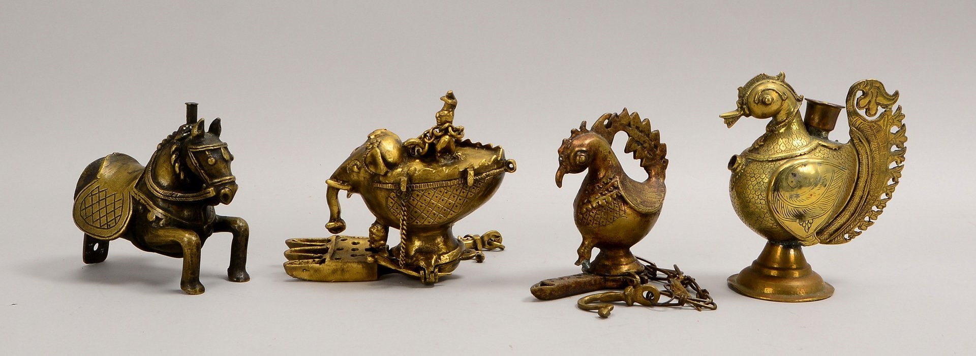 4 Öllampen-Konvolut (Indien/Persien), Bronze, versch. Ausf.; Höhe bis 18 cm