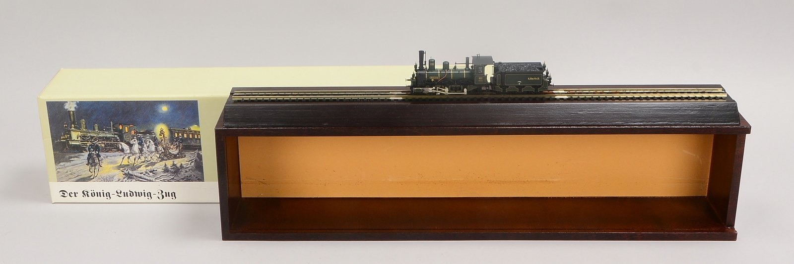Trix 'H0': '31330, Kg. Ludwig-Zug' - Lok 'B IV, Tristan', mit Sockel/Vitrine, Teil 1, in OPV