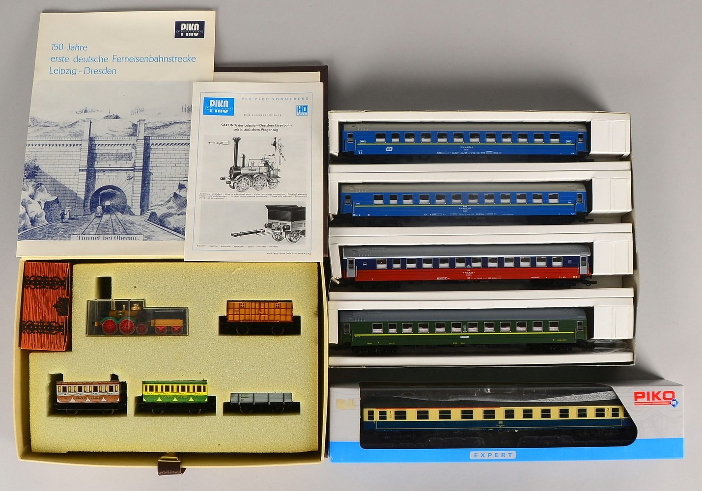 Piko 'H0': 'Jubiläumszug - 150 J. Sax.'; Pers.-Wagen '59627', 'Sachsenmod.-Set.'