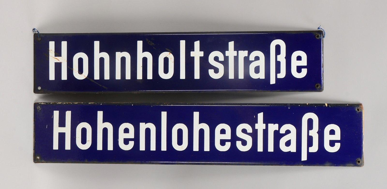 2 alte Straßenschilder (Bremen), blaue Emaille, 'Hohenlohestraße', 'Humboldtstraße'