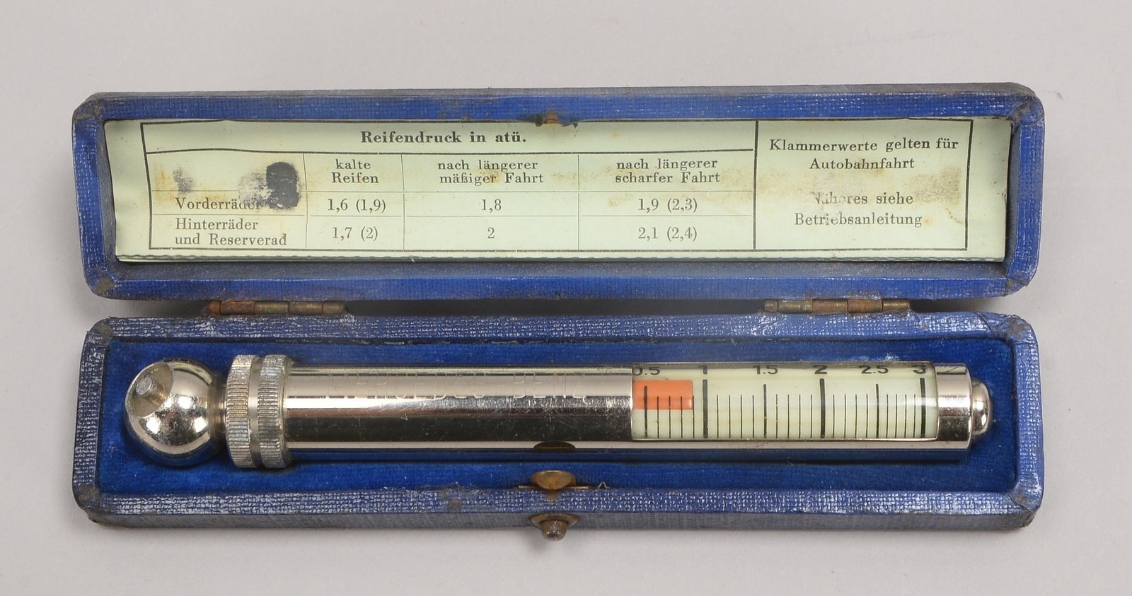 Mercedes-Reifendruckprüfer (Herst. Messko-Hauser/Oberursel), in orig. Schatulle