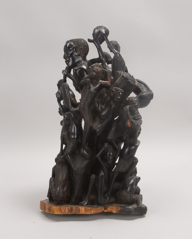 Holzskulptur (Makonde), Edelholz handgeschnitzt, 'Menschengruppe'; Höhe 40 cm