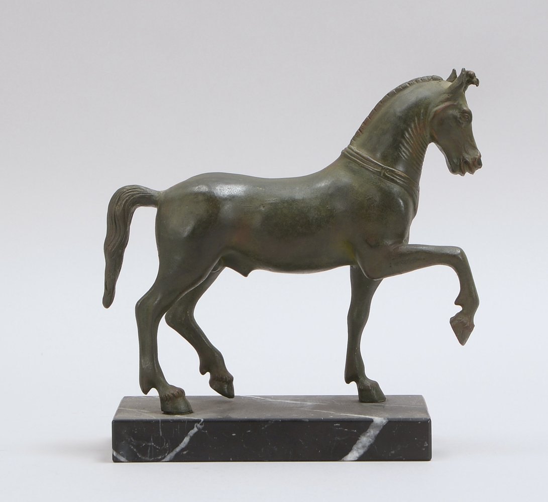 Zinkguss-Skulptur, 'Pferd', Figur bronziert, unsigniert, auf Marmorsockel; Höhe 22 cm