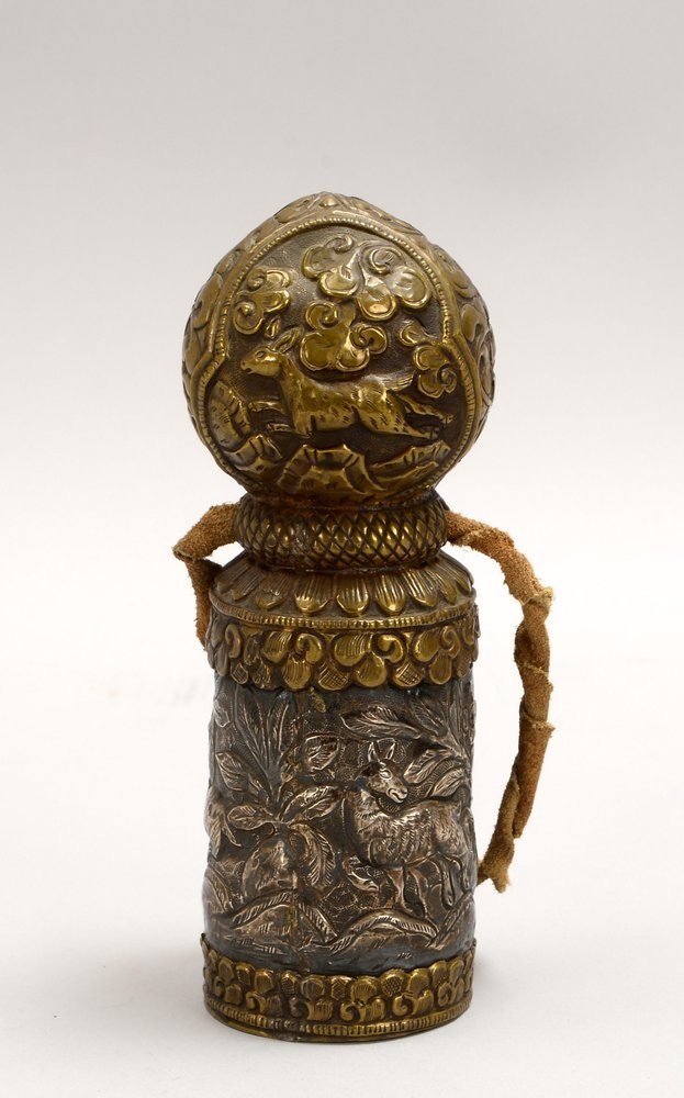 Buddhist. Stempel (Tibet), Messing-/Silberummantelung floral/figürl. reliefiert