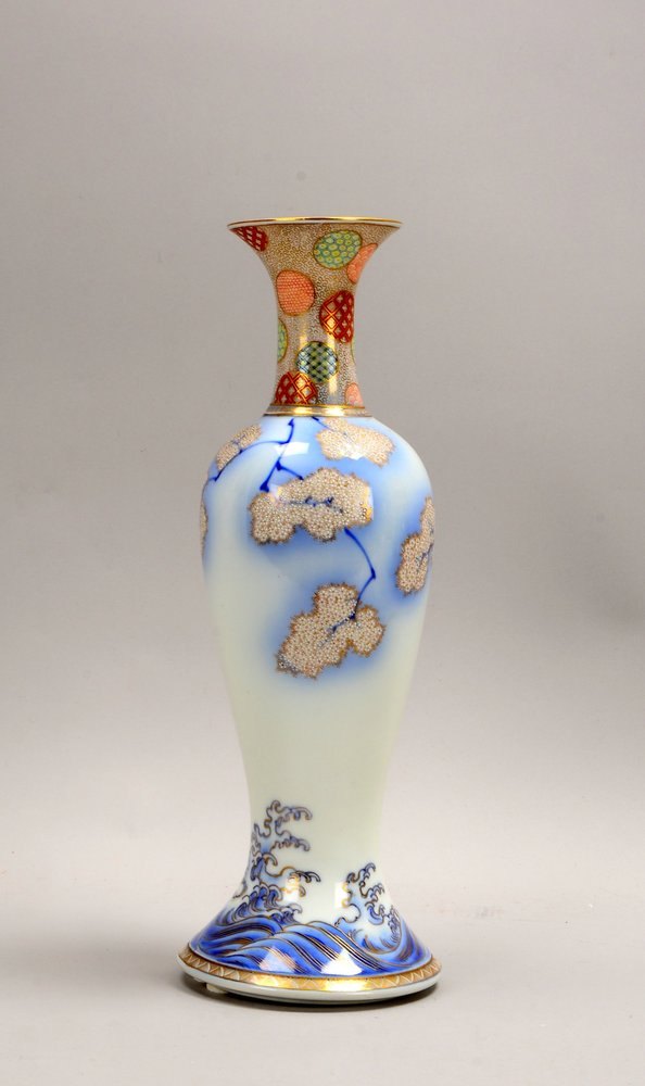 Fukagawa Seiji-Porzellanvase (Japan, um 1900 - 1920), Bodenmarke; Höhe 38,5 cm
