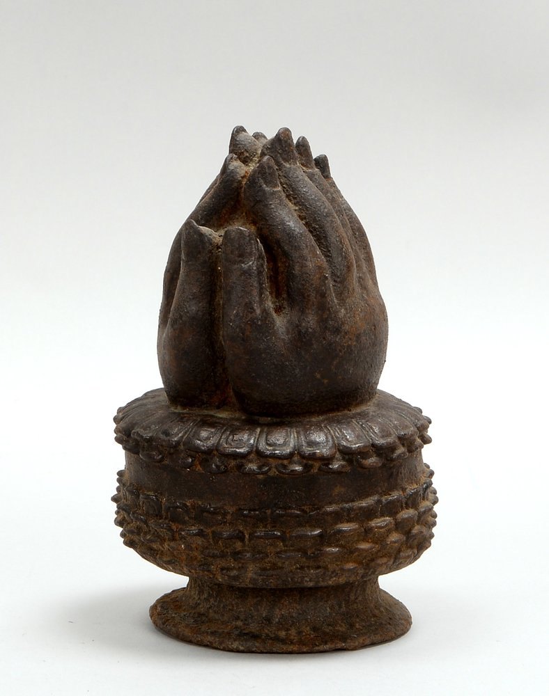 Eisenskulptur (Tibet), 'Buddha-Hände' - in für Zufriedenheit betender Haltung; Höhe 17,5 cm