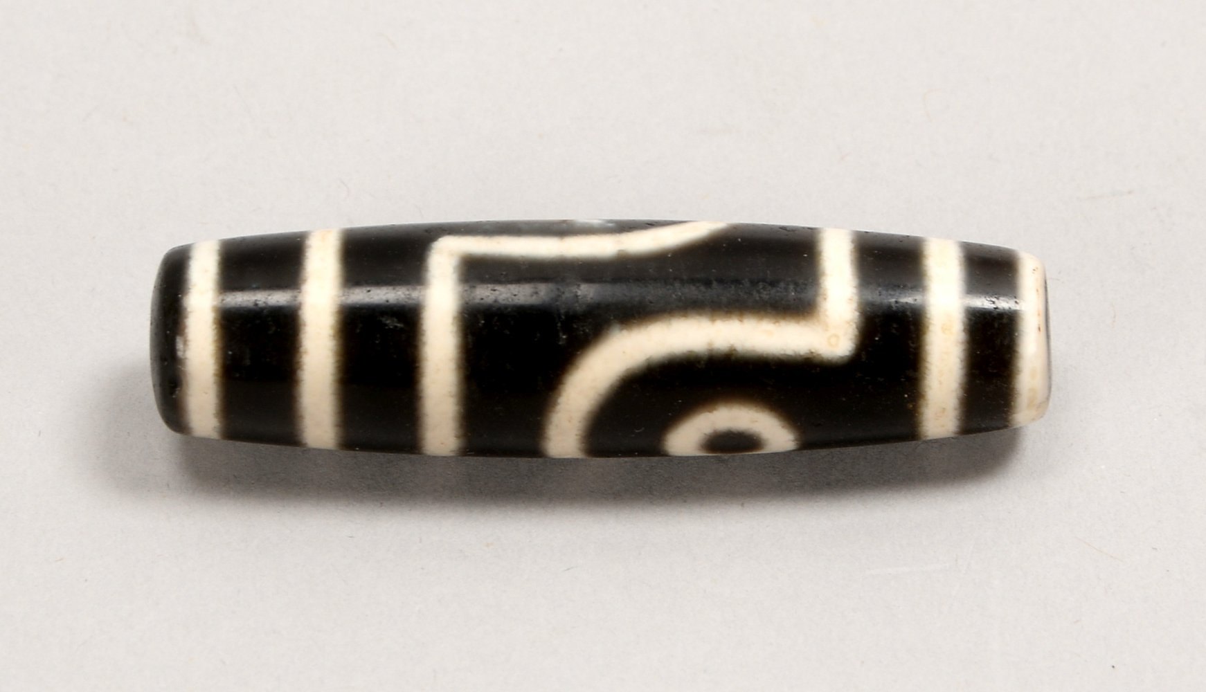 Anhänger (Tibet), Achat, Stein mit 2x 'Augen'; Länge 5,5 cm