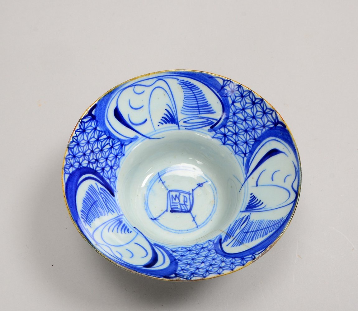 Antike Porz.-Kumme (China, hier: aus alter Bremer Slg.); Höhe 7,5 cm, Ø 15,5 cm