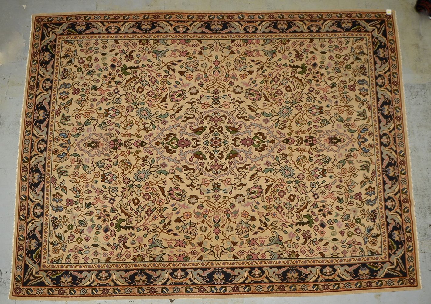 Oriental. Kelim, beigef. Grund, floral durchgem, - guter Zust.; Maße 400 x 310 cm