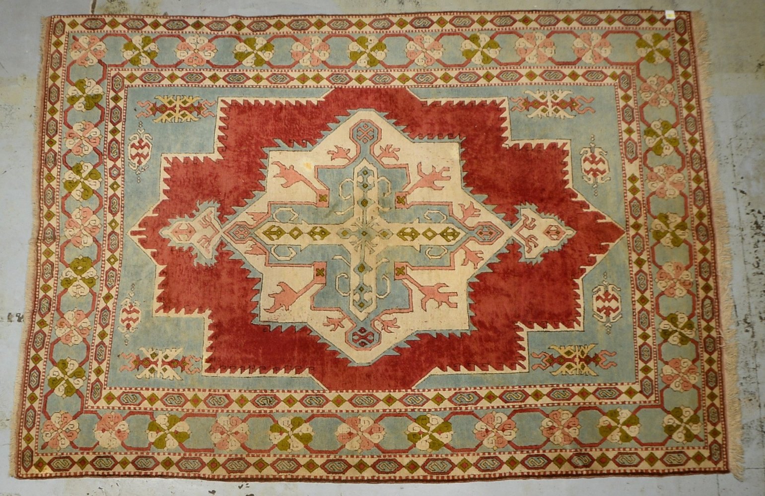 Kars-Kazak, hellgrundig - einzelne rote Knotenköpfe, insges. gleichm.; Maße 360 x 254 cm