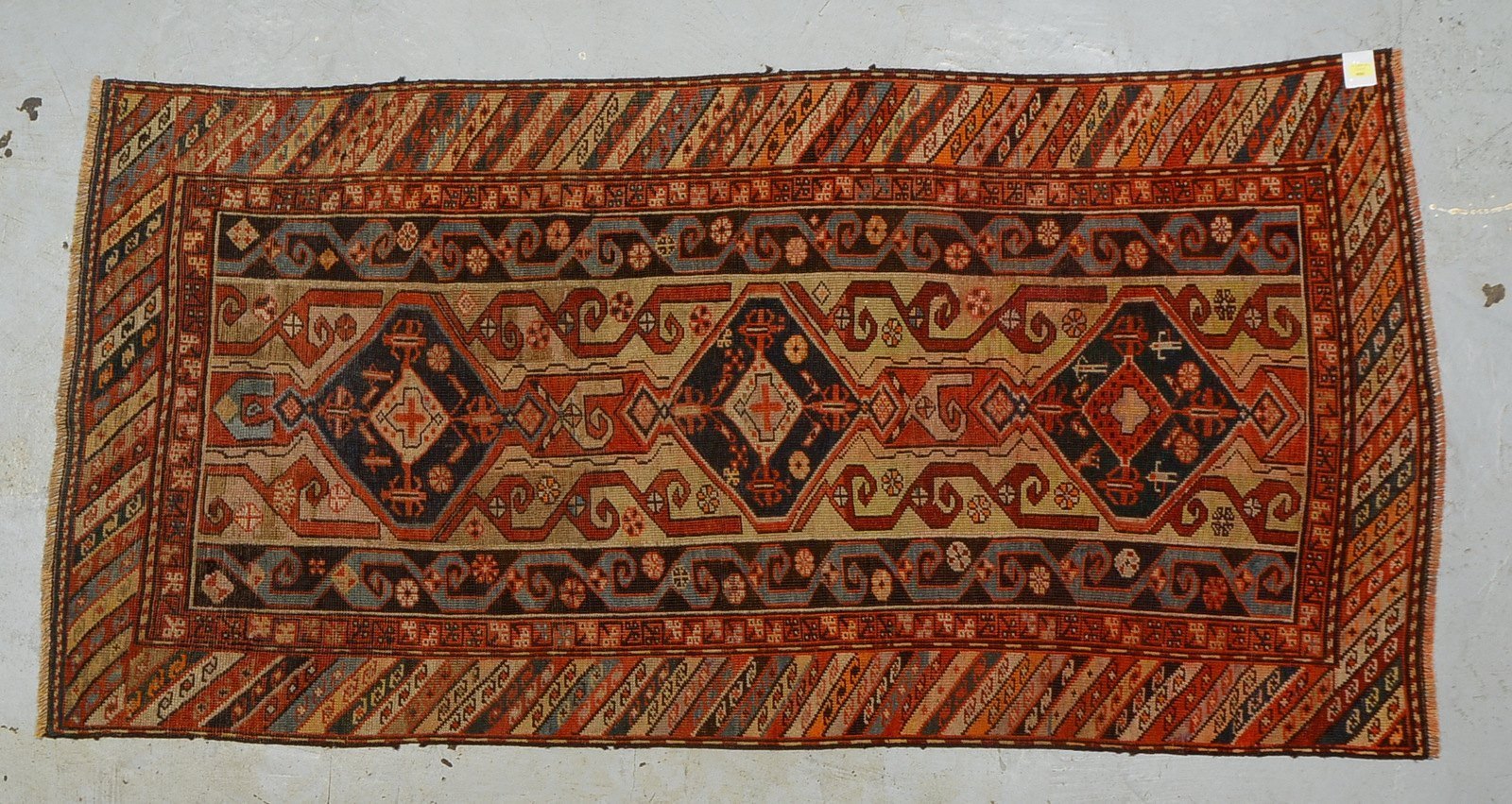 Antiker kaukas. Teppich, Pflanzenfarben, Maharamat-Muster, gleichm. dünner Flor