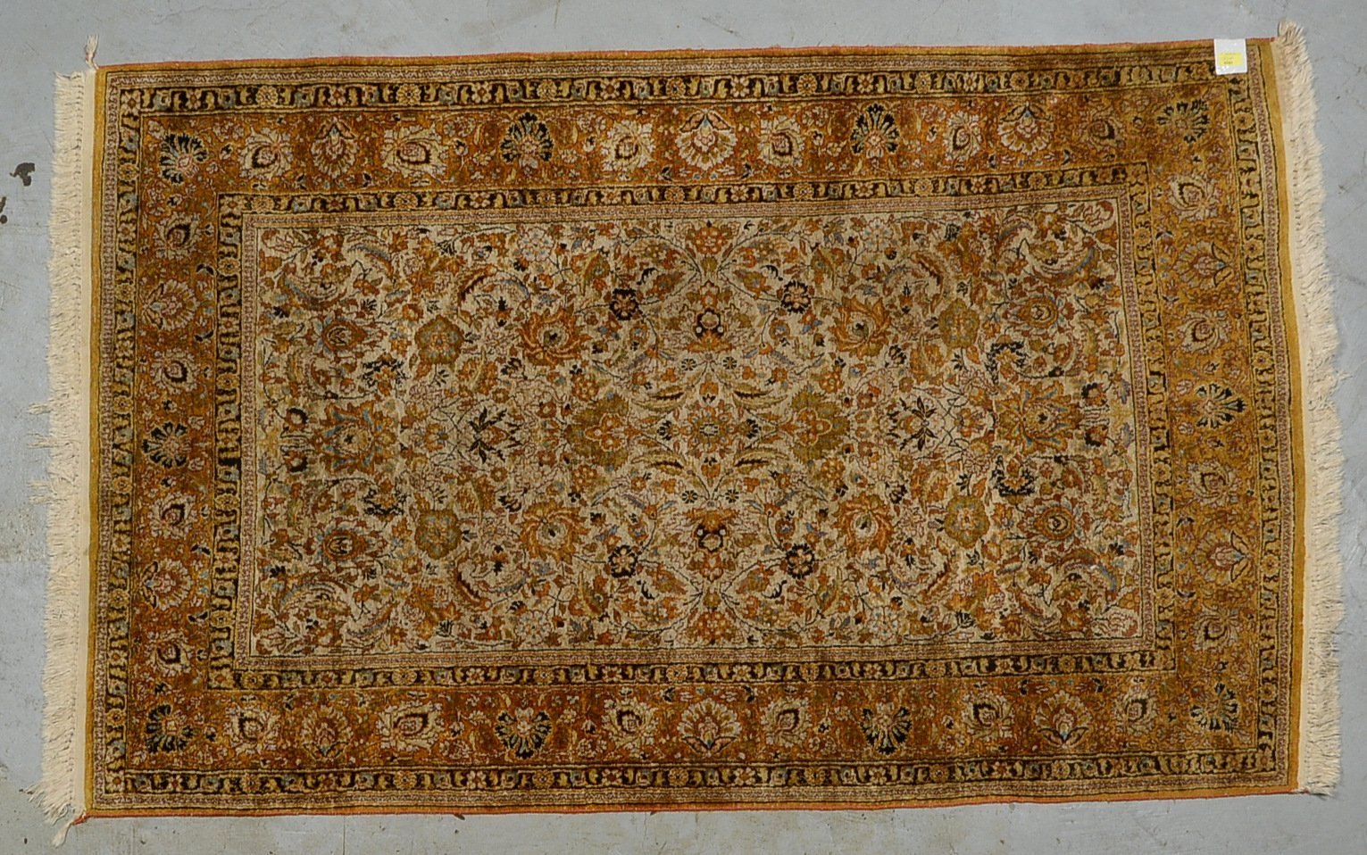 Kaschmir-Seidenteppich, feine Kn., gleichm. Flor - guter Zust.; Maße 197 x 122 cm