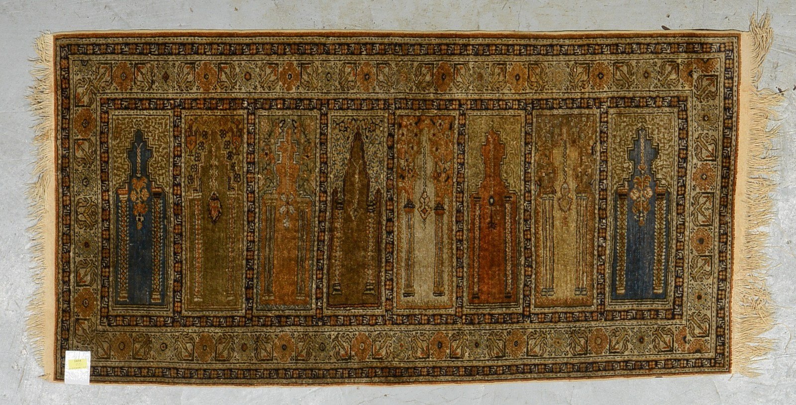 Saff-Orientbrücke, Seide auf Baumw., mittelf. Kn., gleichm. Flor; Maße 140 x 71 cm