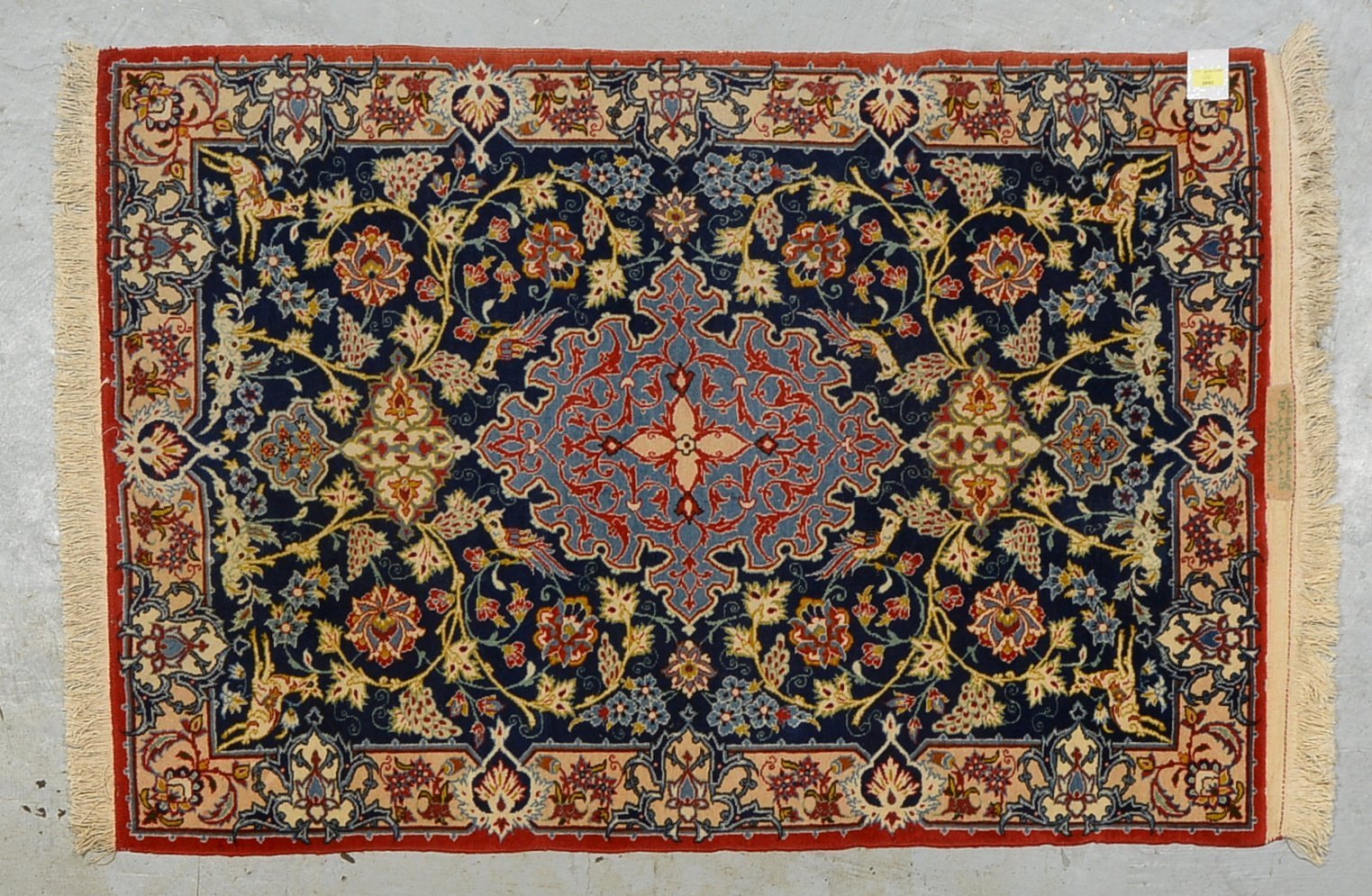 Isfahan, feine Kn., sign., insges. gleichm. Flor - in gutem Zustand; Maße 144 x 98 cm