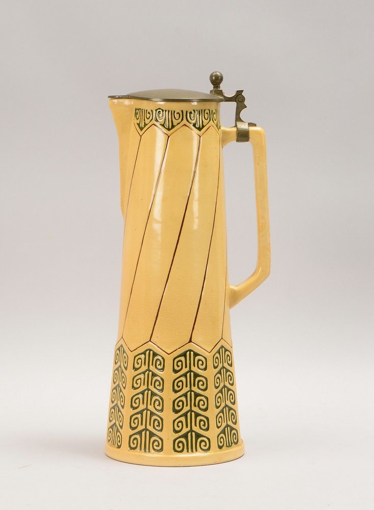Henkelkrug (Jugendstil), Keramik, Modell-Nr. '1457', mit Zinndeckel; Höhe 40 cm, 3l