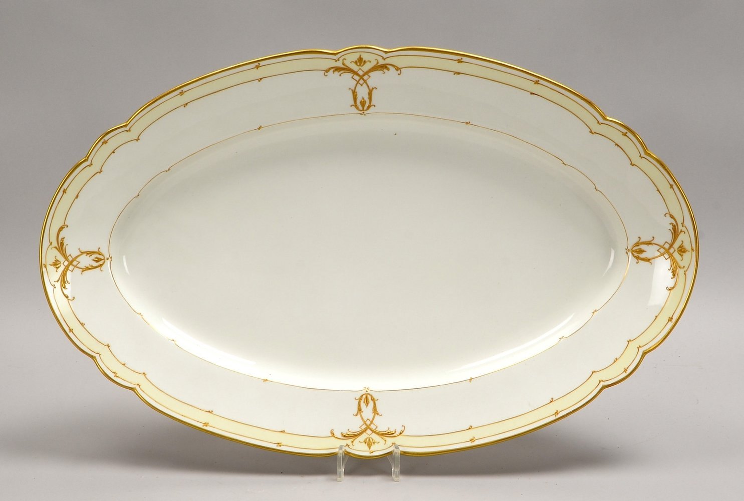 KPM Berlin (I. Wahl), Fleischplatte, 'Augusta', Entw. Julius Mantel; Maße 58 x 36 cm