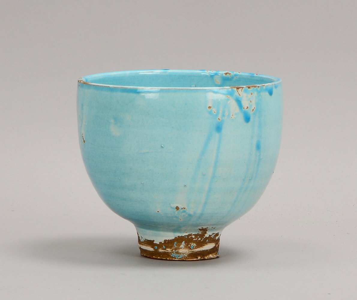 Künstler-Keramikvase, türkisf. Glasur/verlaufend, im Boden (unles.) monogr.; Höhe 13 cm