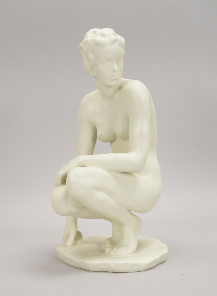 Rosenthal, 'Die Hockende', Biskuitporzellan, Entw. Fritz Klimsch; Höhe 31 cm