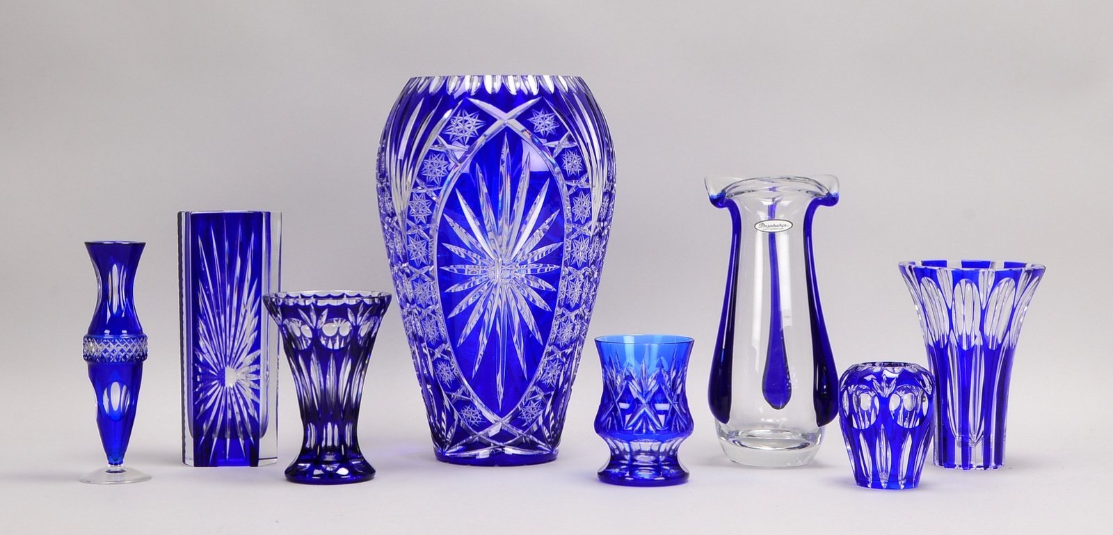 7x Glasvasen, geschl. Kristall mit blauem Überfang/1x Pasabahce, blaue Aufschm.