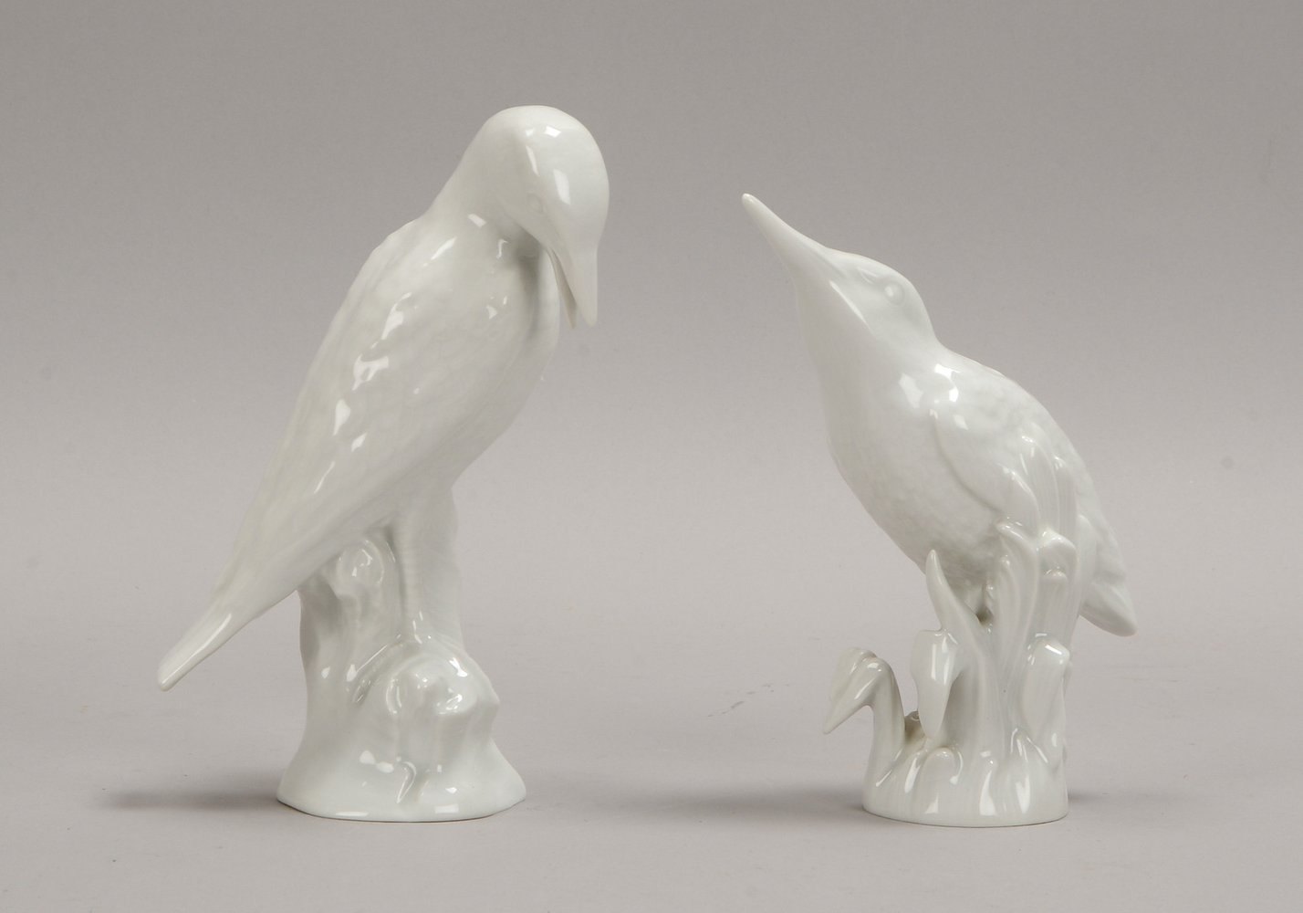 KPM Berlin, 2 Porz.-Figuren: 1x 'Eisvogel', Höhe 15 cm, und 1x 'Specht', Höhe 17 cm