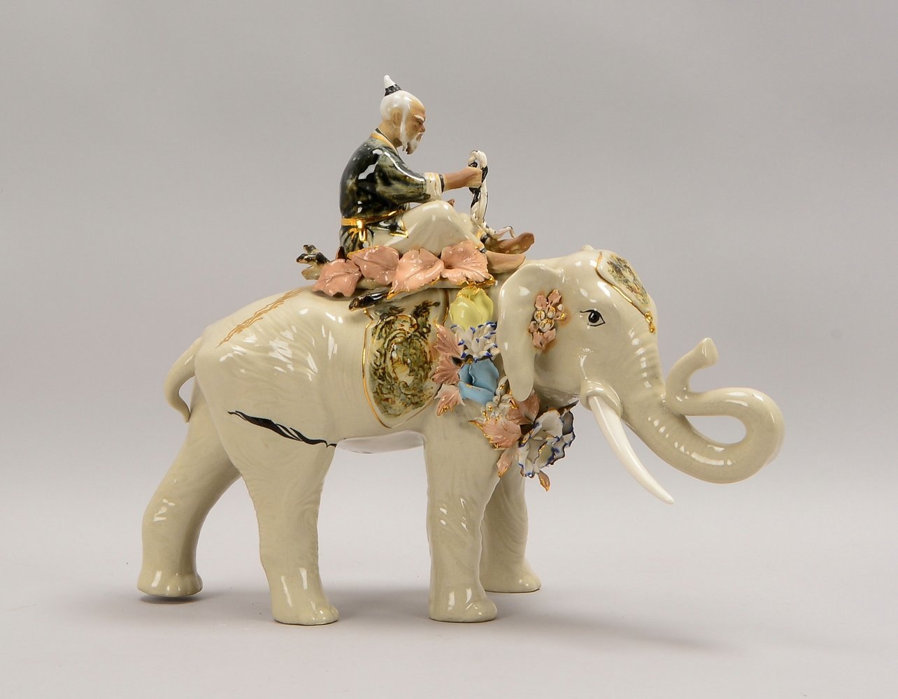 Porz.-Figur, 'Elefantenreiter', teils polychrom staffiert, ungemarkt; Höhe 38,5 cm
