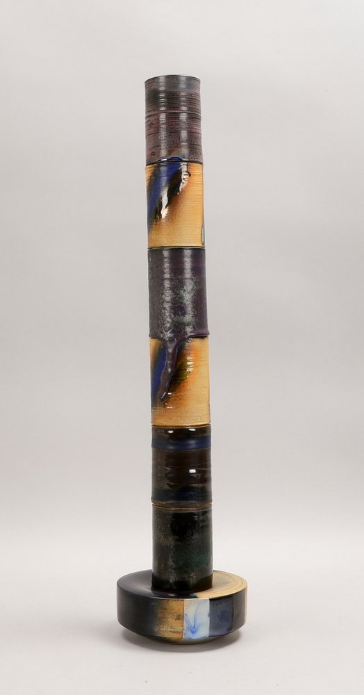 Korden, K.F., Künstlerkeramik, Vase auf Sockel, zylindr. Form, mehrfarbig glasiert; Höhe 68 cm