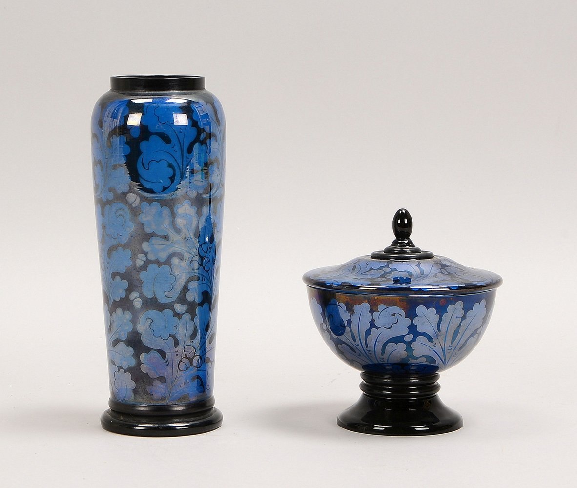 Beck, Jean, Vase und Schale, blaues Opalglas/farbl. Überfang, Eichenblatt-Dekor, gest.