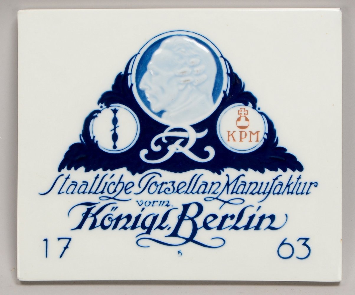KPM Berlin (Zeptermarke mit 'Reichsapfel'), Porz.-Fliese; Maße 19,5 x 23 cm