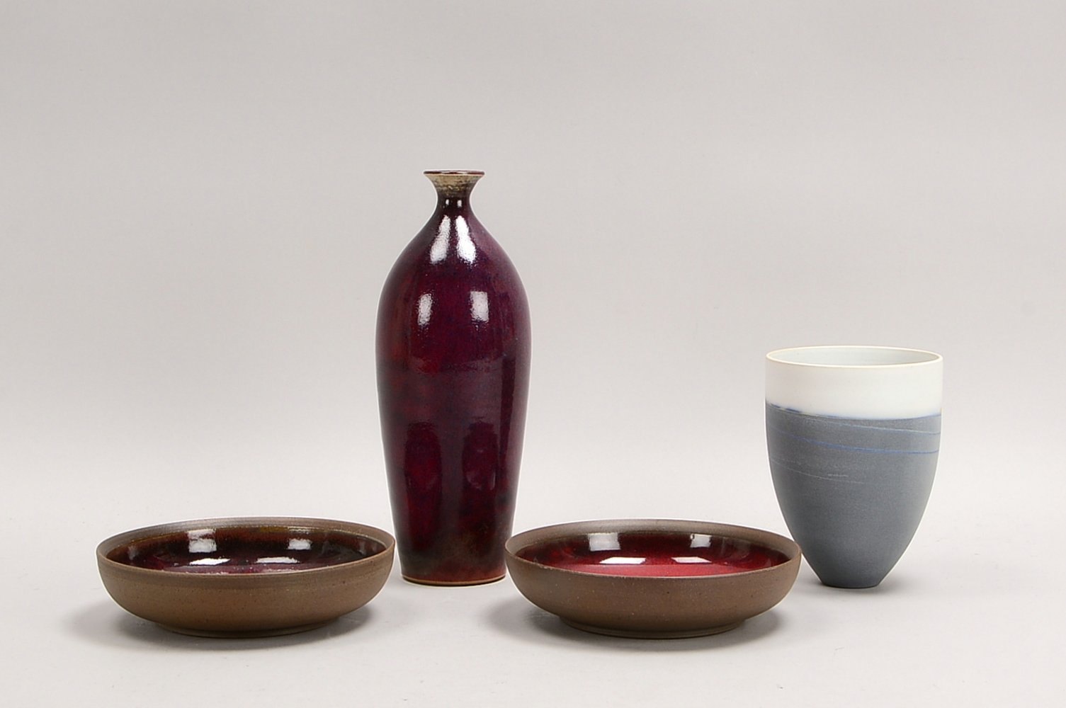 Doss, Rainer & Antje, 4 Künstlerkeramiken: 2x Schalen, 1 Tischvase, 1 Becher