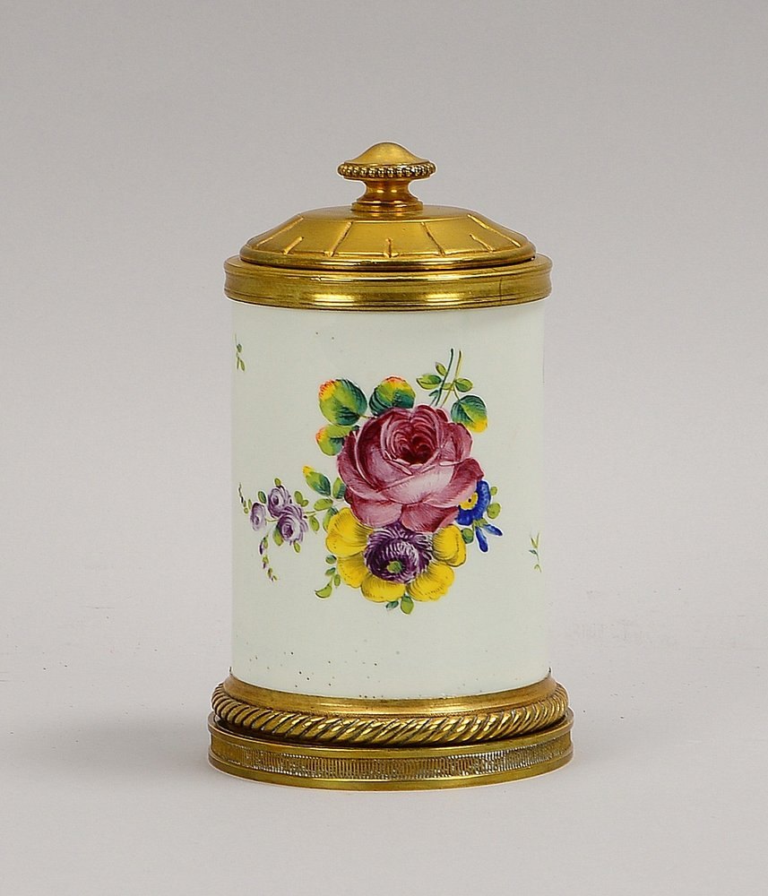 Deckelgefäß, Porz.-Korpus mit feiner flor. Handmalerei, Deckel/Stand in Messingmontur