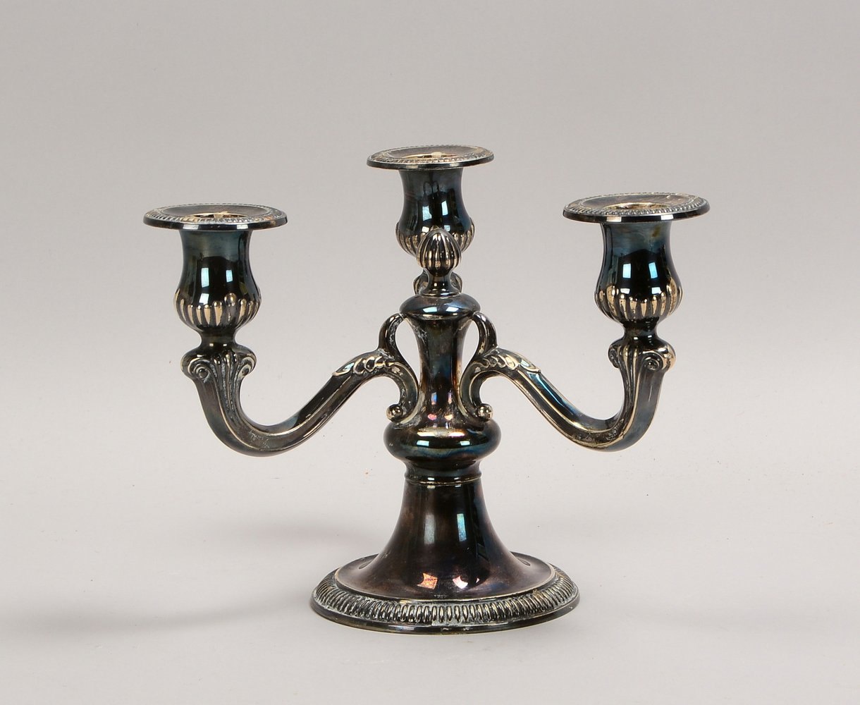 Tischkerzenleuchter, 800 Silber, 3-fl., Bodenplatte aus Metall; Höhe 17 cm, Gew. 425 g