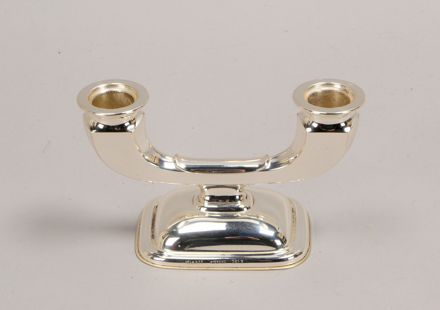 Wilkens-Leuchter, 925 Sterlings., 2-fl., Metall-Bodenplatte - gefüllt!; Höhe 9 cm, Gew. 400 g